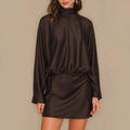 Kaffeefarbenes Mini‑Tunika‑Kleid mit Rollkragen, geraffter Taille und Fledermausärmeln