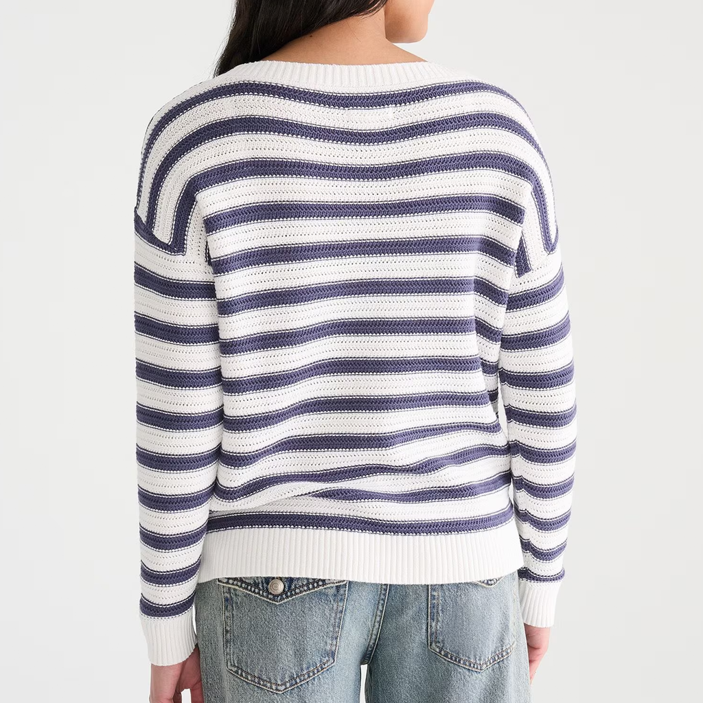 Gestreifter lockerer Rundhals‑Strickpullover mit Rippbesatz an Ärmeln, Kragen und Saum